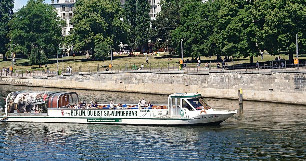 Spree boat trip through the center of Berlin - Tinggly