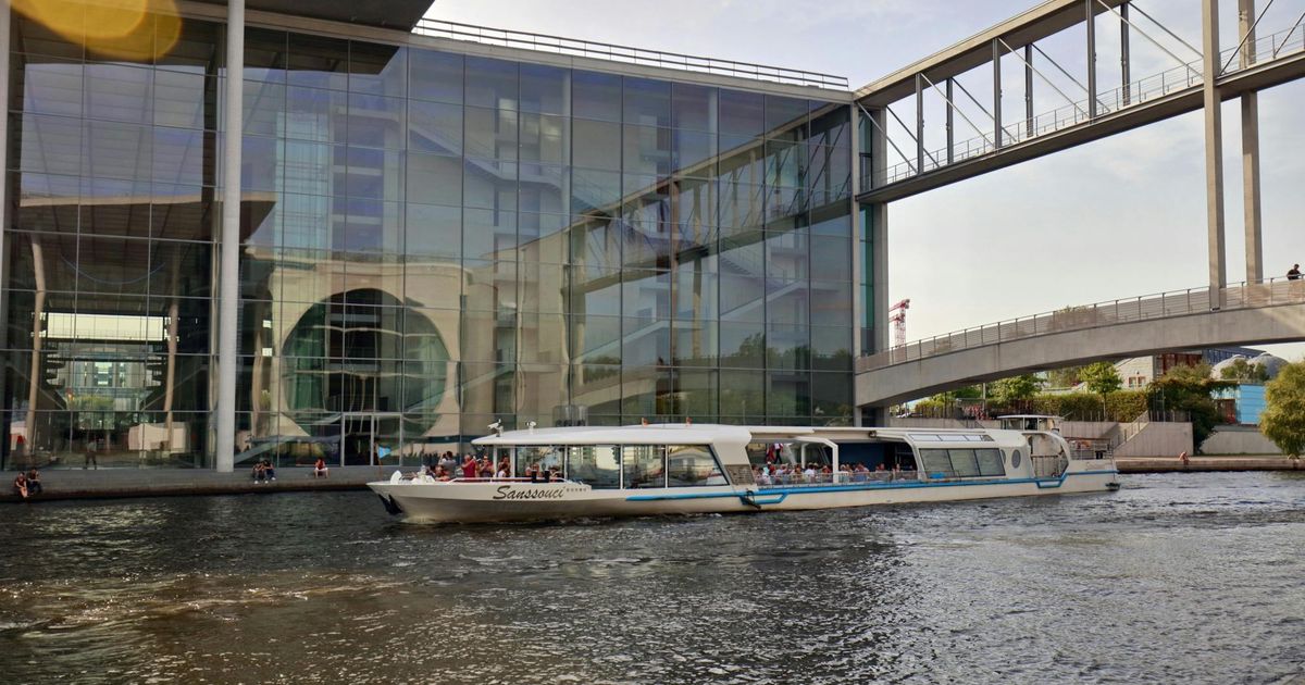 2.5-Hour Berlin Spree Cruise from Friedrichstraße - Tinggly