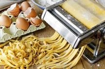 Exclusive cooking lesson, lunch and grocery tour in Rome