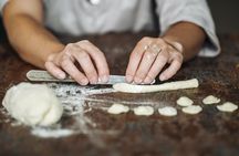 Market tour and dining experience at a Cesarina's home in Bari