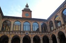 Audio tour of Archiginnasio Palace in Bologna with food tasting