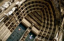 Self-guided Discovery Walk in Cologne with beers, charming alleys and dwarfs