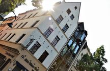 Self-guided Discovery Walk in Cologne with beers, charming alleys and dwarfs