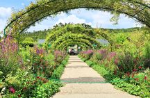 Small-group excursion to Giverny and Versailles from Paris