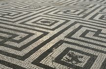 Herculaneum guided tour with an archeologist