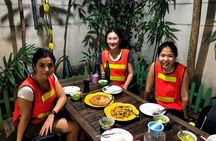 Bangkok by night bike ride and dinner at a local restaurant