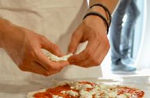 1-hour pizza making class in Rome