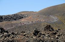 Cruise of the volcanic islands around Santorini