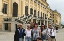 Schönbrunn Palace guided tour with a friendly historian