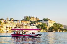 Boat ride on Lake Pichola in Udaipur