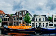 Self guided tour with interactive city game of Assen