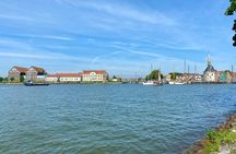 Self guided tour with interactive city game of Hoorn