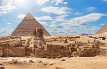 Giza Pyramids, Sphinx, and Egyptian Museum tour with lunch from Cairo