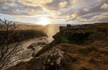 Small group Golden Circle tour with Kerið crater and Friðheimar farm