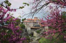 Small-group hiking tour of Meteora