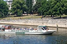 Spree boat trip through the center of Berlin