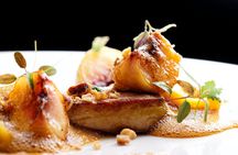 Traditional food tour in Montmartre neighborhood