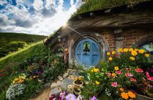 Middle earth experience - Hobbiton movie set and Te Puia geothermal valley
