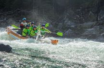 Whitewater rafting in the Raundal river