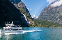 Milford Sound day tour and Boutique cruise with picnic lunch from Te Anau