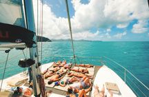 Tongarra Whitsundays Cruise and Snorkeling with Lunch