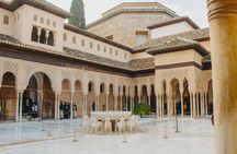 Alhambra guided group tour with Nasrid Palaces and Generalife Palace