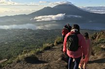 Mount Batur volcano sunrise hike with breakfast at the summit