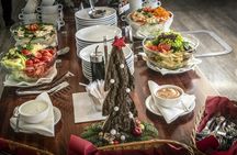 Advent and Christmas dinner and cruise with live music in Budapest