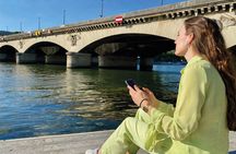 Seine river cruise and Eiffel Tower district tour on your smartphone