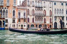 Venice Small-Group Walking Tour with Gondola Ride
