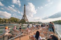 Seine River cruise with gourmet French crêpe