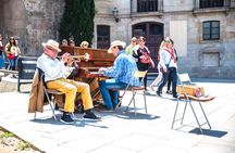 Self-guided medieval discovery walk in Barcelona