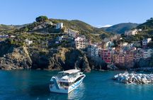 Riomaggiore, Monterosso and Vernazza guided boat tour