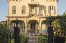 Garden District secrets and scandals small group tour