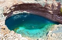 Private tour to Sinkhole and Wadi from Muscat with lunch box