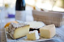Traditional food tour in Montmartre neighborhood