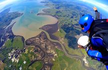 18,000ft skydiving experience in Auckland