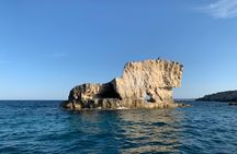2-hour Ortigia Island and sea caves boat tour with fruit and Prosecco