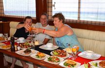 Private boat trip in Sharm El Sheikh with seafood lunch and drinks