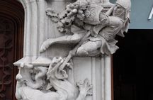 Guided walking tour on Barcelona's legends and Gaudì