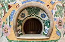 Guided walking tour on Barcelona's legends and Gaudì