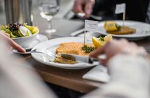 Vienna sightseeing tour in an electric vintage car with vegan meal