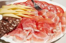 Wine experience with lunch or dinner in a farm vineyard