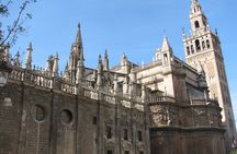 Seville walking tour with tickets to the Reales Alcázares and Saint Mary cathedral