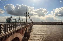 Self guided tour with interactive city game of Bordeaux