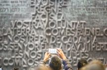 Fast Track Sagrada Familia and Park Güell Guided Tour with Transfer