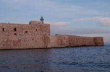 Siracusa 1-hour boat tour around Ortigia and sea caves adventure