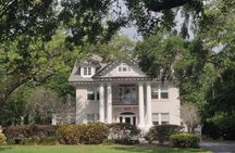 Safety Harbor ghost and history tour with hunting equipment