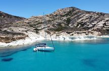 Private cruise to Milos on Diamond V sailboat