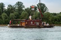 Sightseeing cruise along the River Vistula in Warsaw
